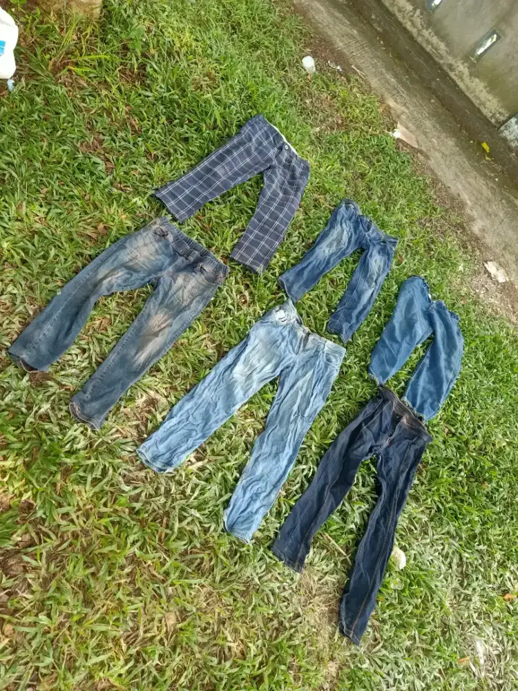 Di jual semua bisa di pakai untuk olahraga ,joging ,lari pagi,lari sor