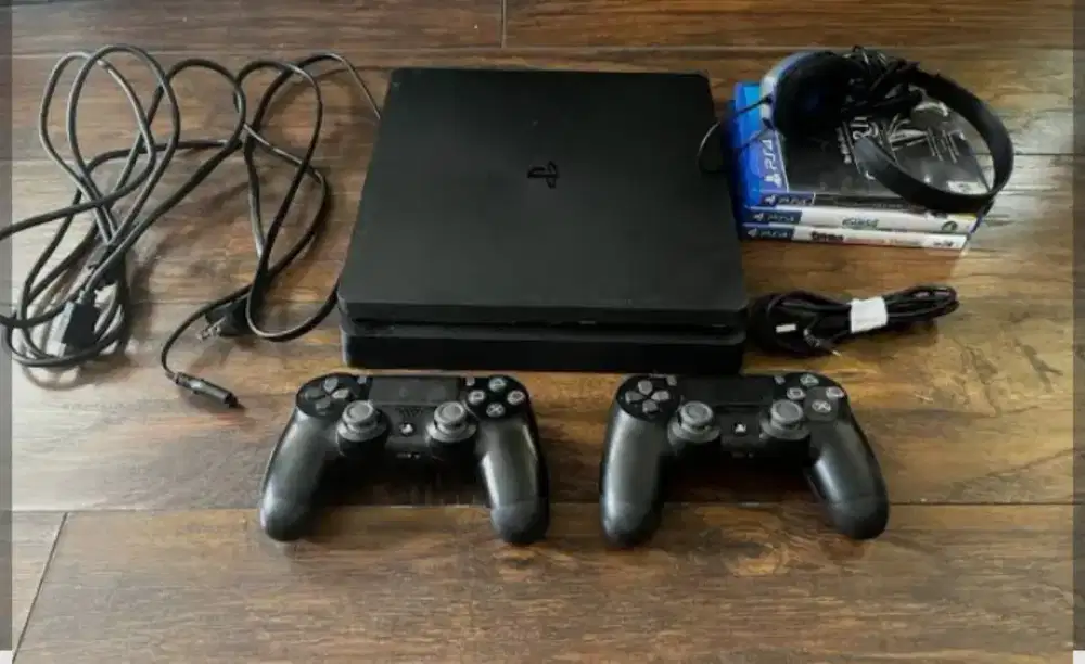 PS4 Slim, 1 TB komplit stick 2
