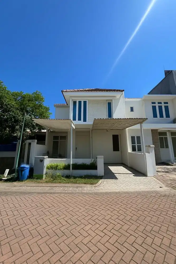 Dijual rumah di CITRALAND Taman Puspa Raya, baru renov !