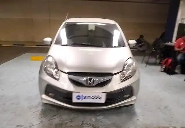 DP Rendah  5JT - Honda Brio 1.2 E Bensin-AT 2013 Abu