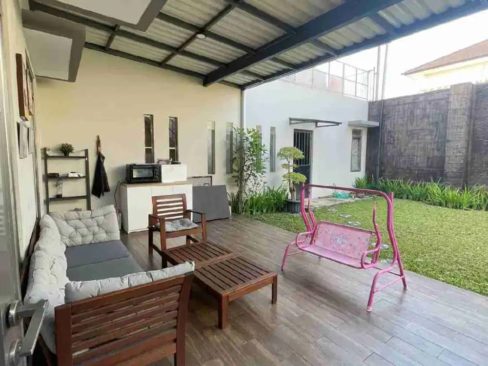 Rumah Lux 2 lantai di Tatar Ratnasasih Kota Baru Parahyangan, SHM Timur Laut