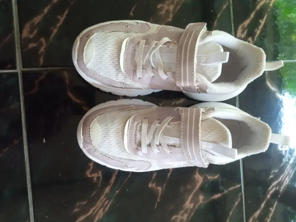 Sepatu merk yongkidz ukuran 33 ORI murah meriah