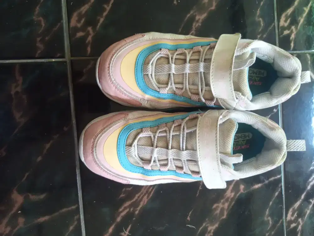 Sepatu merk Skechers ukuran 36 original