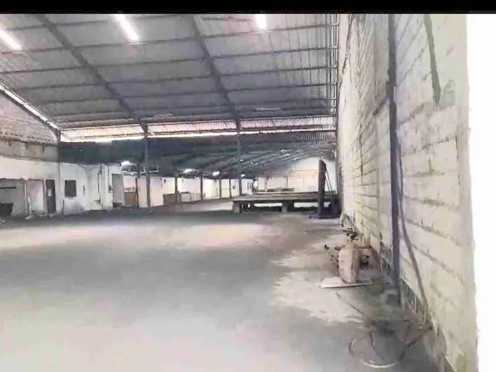 Di sewakan Gudang Jalan Raya Kalianak ex pabrik