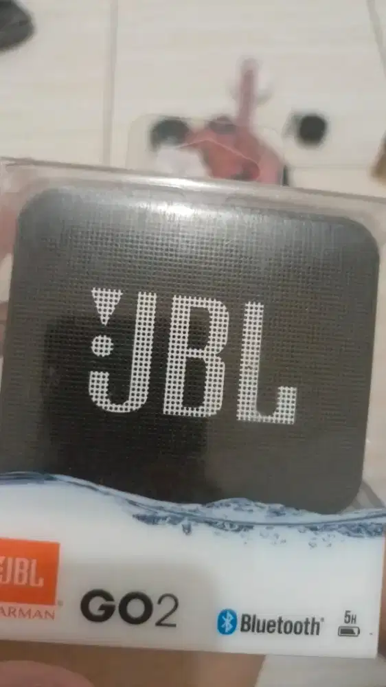 JBL GO 2, Oppo Enco Buds2, Apple 20W USB-C Power Adapter