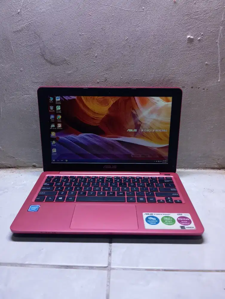 Notebook Asus slim. Ram 4GB. Mulus siap pakai