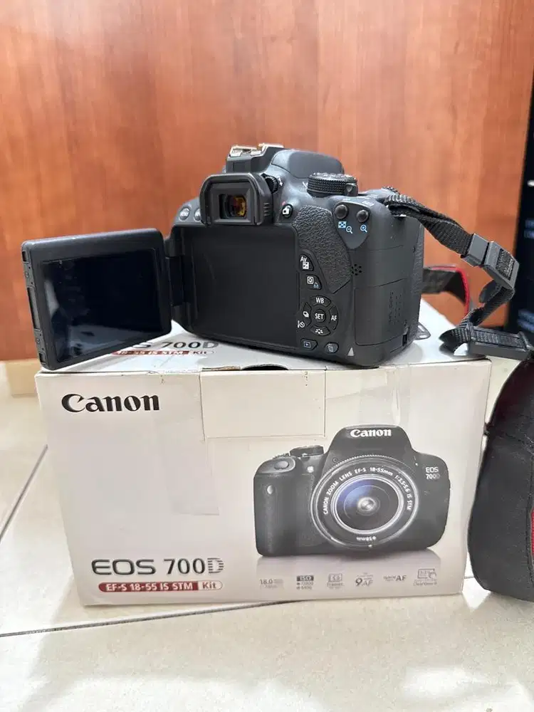 Jual kamera canon eos 700D NEW LIKE