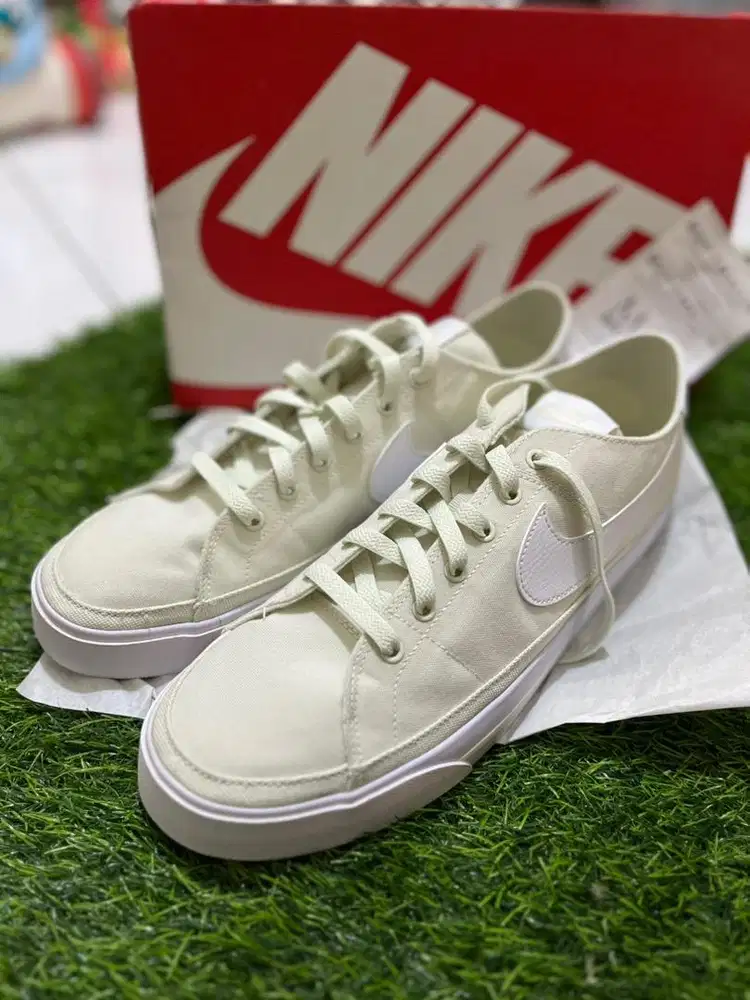 Sepatu nike original kondisi baru