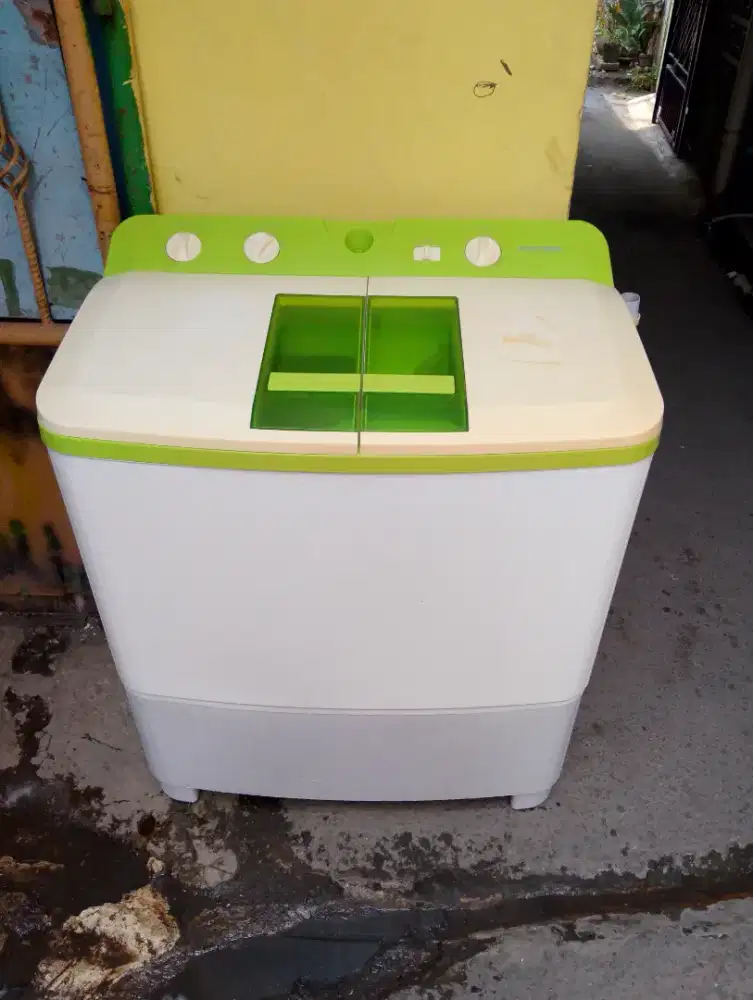 Mesin cuci Polytron 8kg