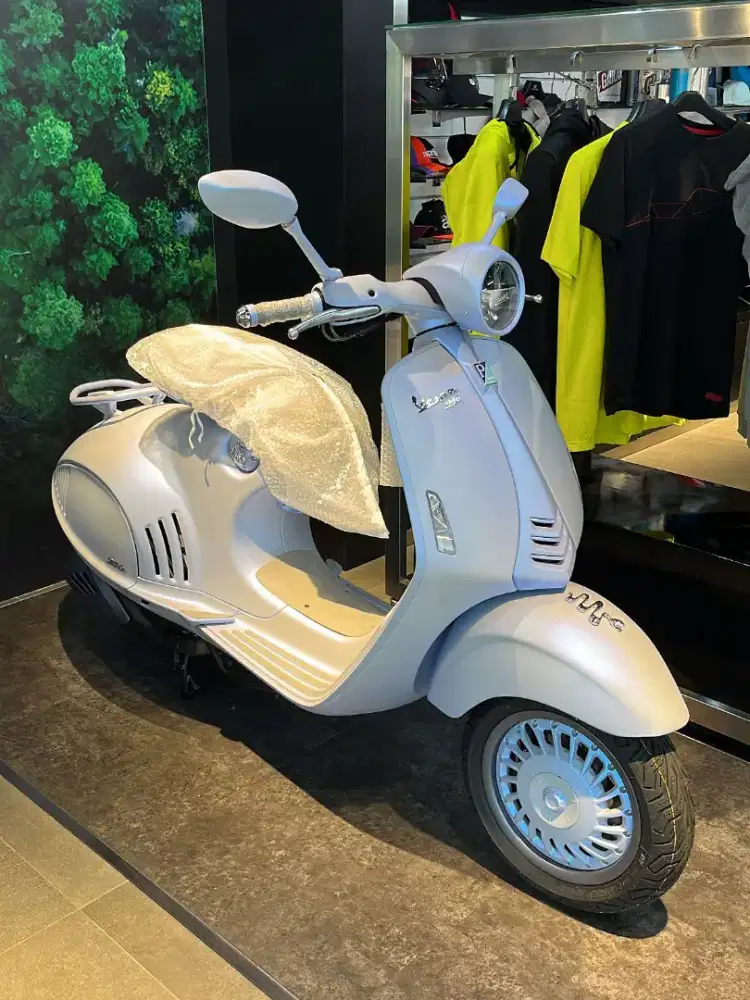 VESPA 946 SNAKE LIMITED EDITION