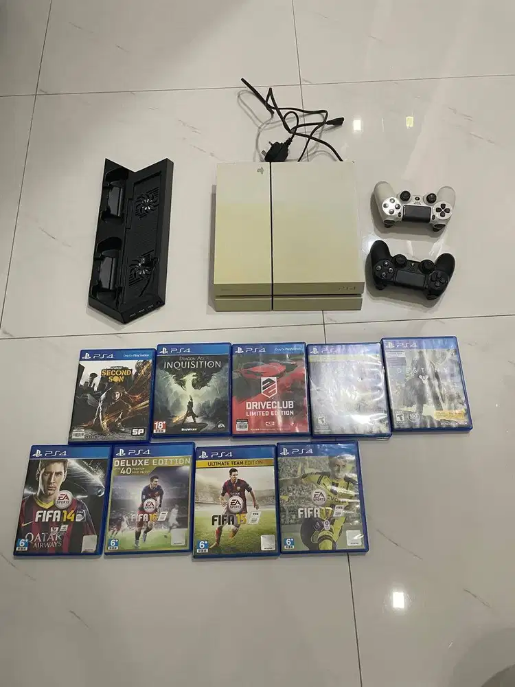 Dijual Sony PlayStation 4 (PS4) 500GB kondisi normal