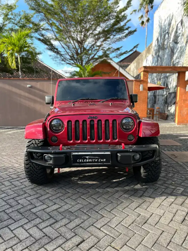 KM 42.000 an Jeep Wrangler Sahara 2012