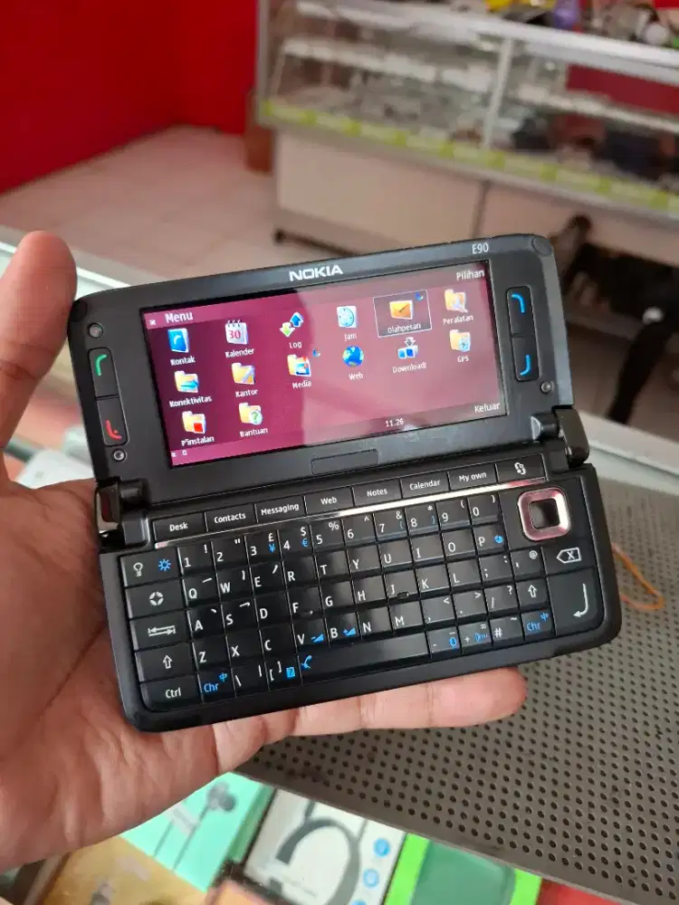 Nokia E90 hp jadul Nokia Normal