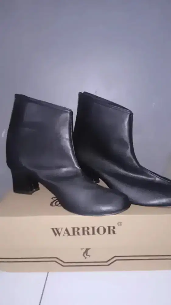 sepatu booth wanita