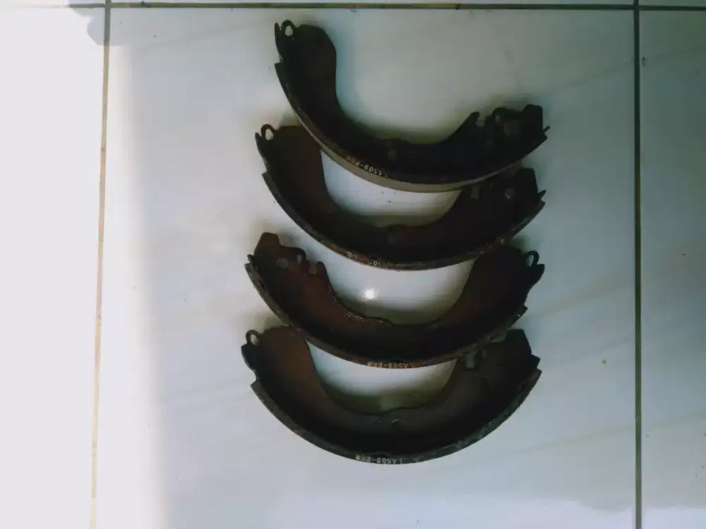 kampas rem belakang Livina 2012
