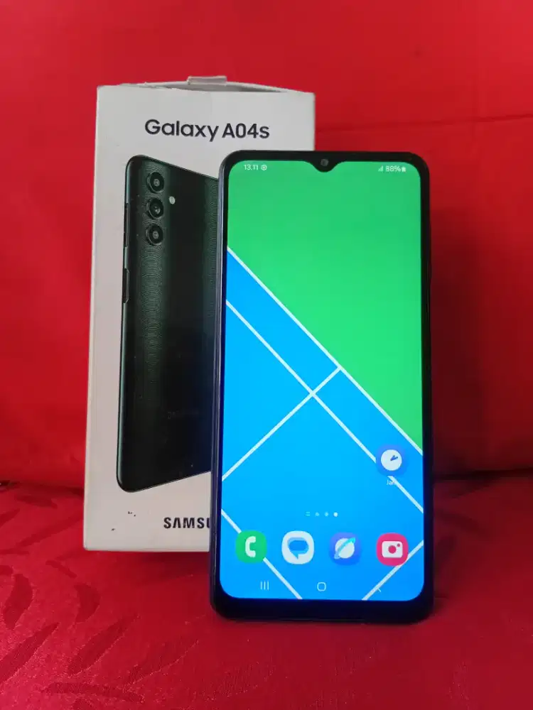 Samsung A04s ram 4gb +4/64gb lengkap mulus segel
