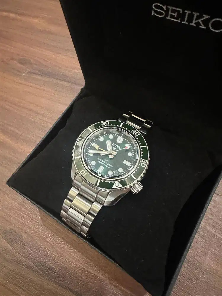Seiko Prospex SPB381J1 Automatic GMT Divers Japan Green Dial SPB381
