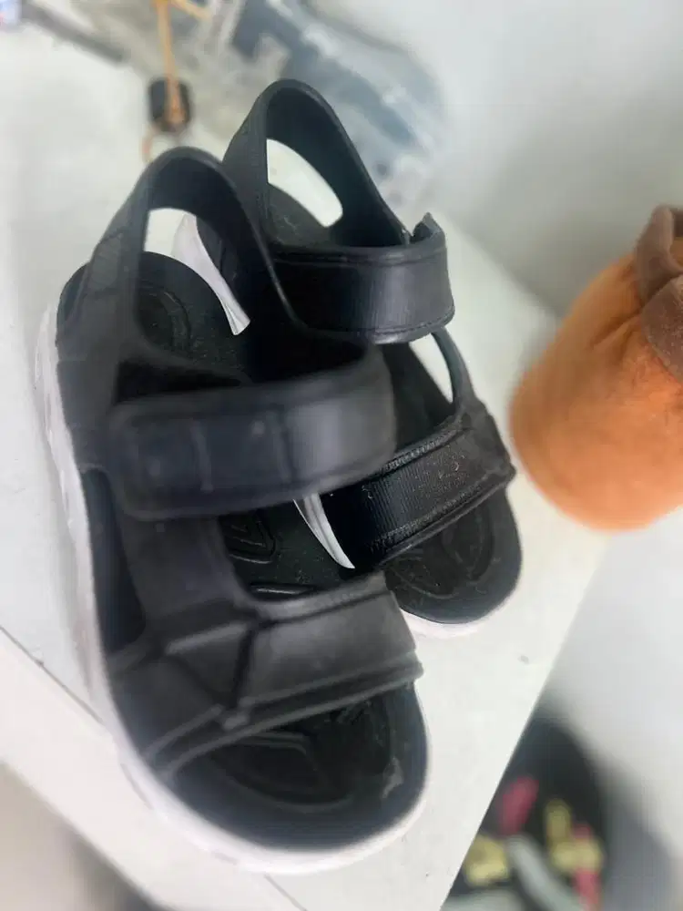 Sepatu Sendal Anak Laki Laki Skecher Warna Hitam ada Lampunya