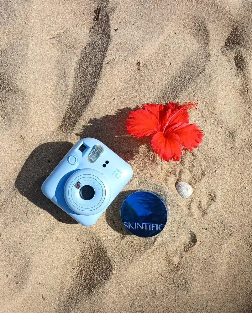Polaroit biru dan kertas nya