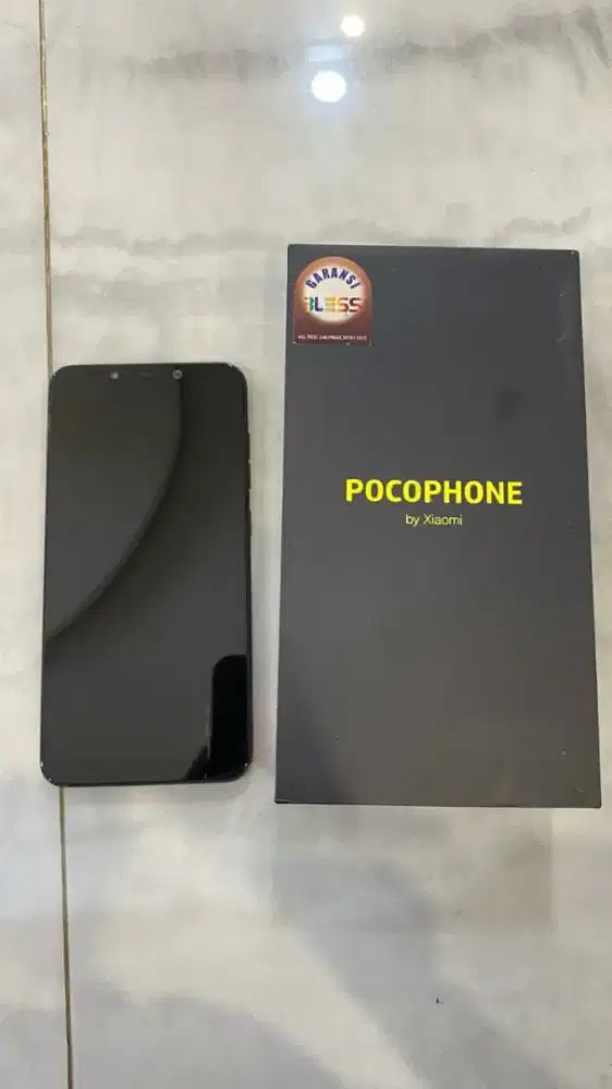 Di jual santai hp pocophone F1