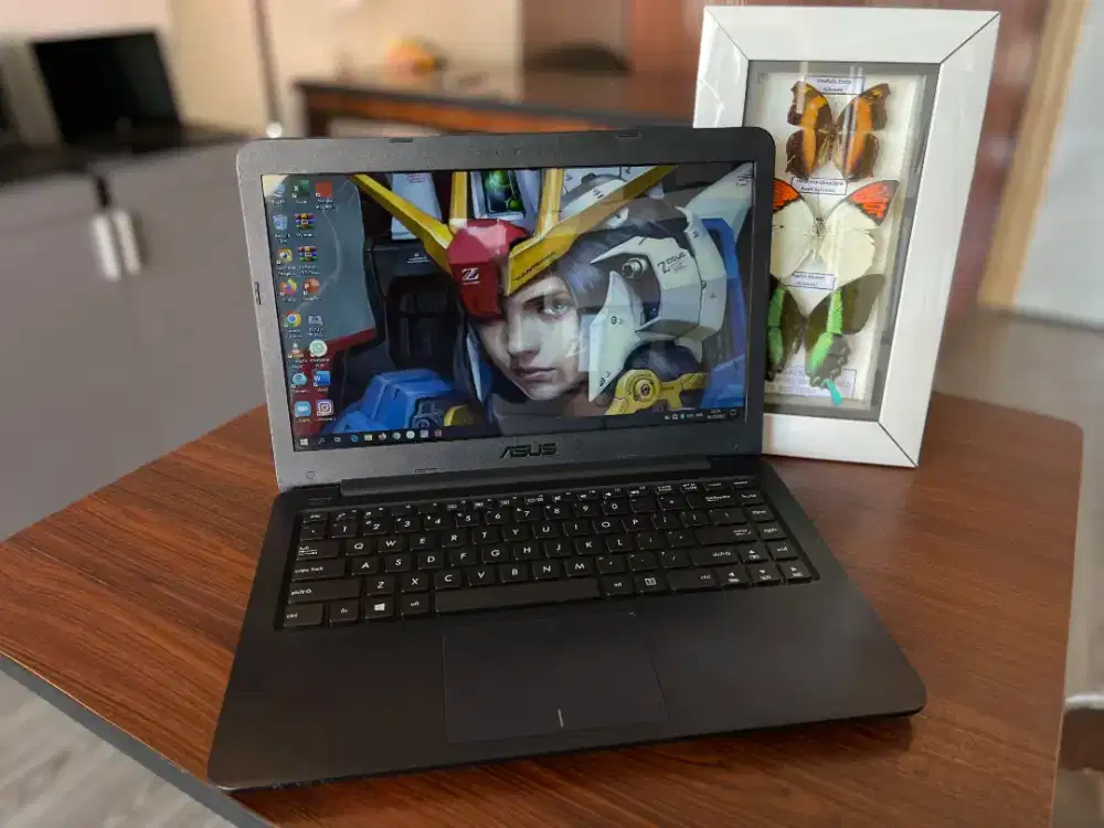 Laptop Asus slim 14 inci