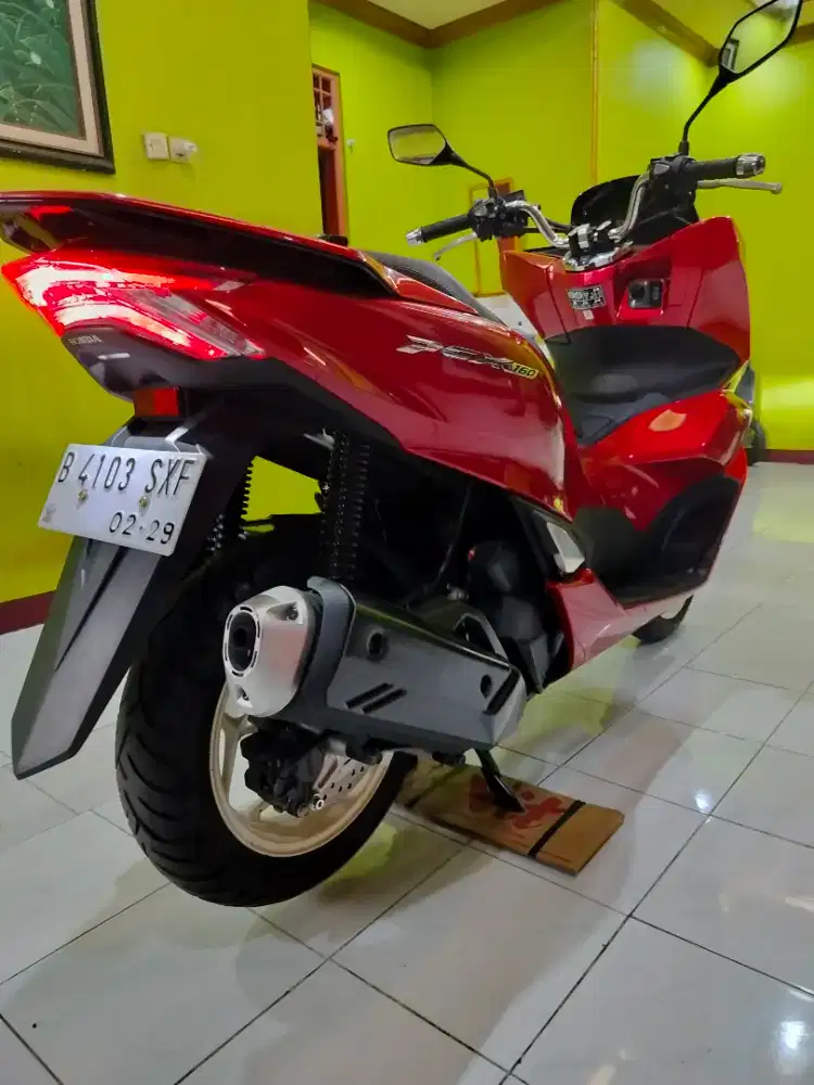 Honda PCX CBS ISS  2024 km 2 ribu perak  BS TT