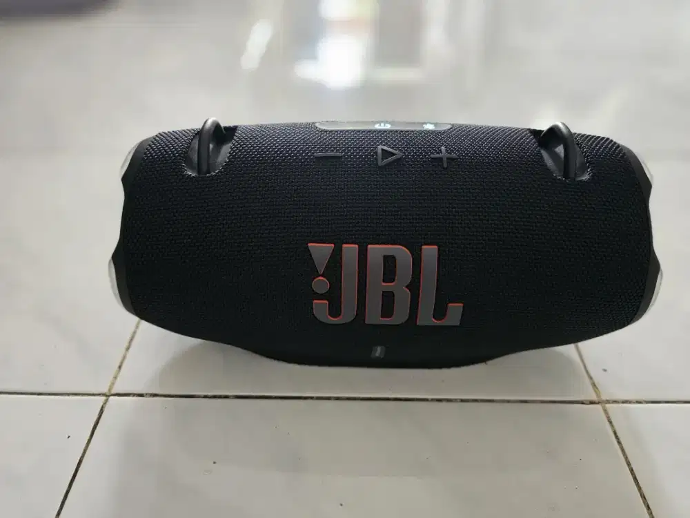 JBL Xtreme  4 speaker portable