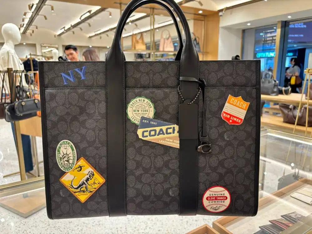 Coach wesley tote in signature canvas / tas selempang pria limited.
