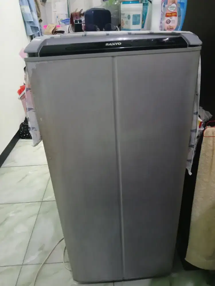 Kulkas Sanyo Second
