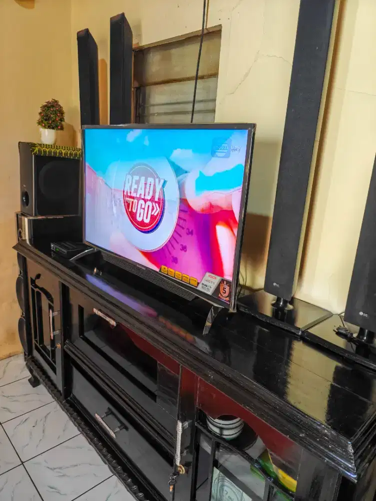 Polytron LED TV 42inch
