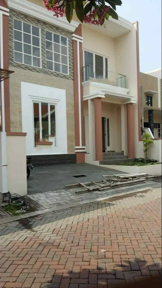 International Village Citraland Surabaya 2 Lantai Minimalis Baru Gress