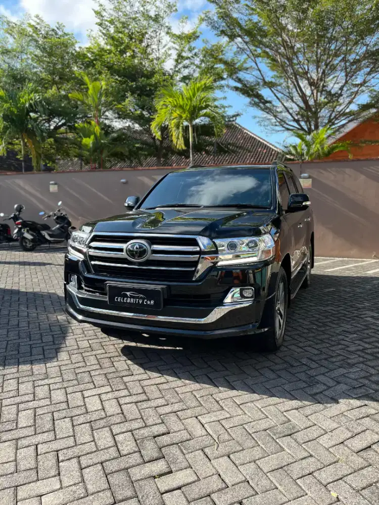 KM 26.000 an Land Cruiser 200 VXR 4.5L