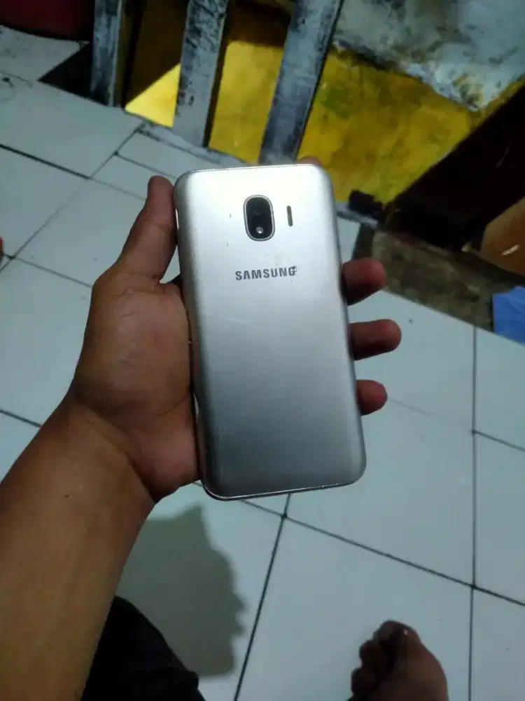 Samsung J2 pro retak secuil