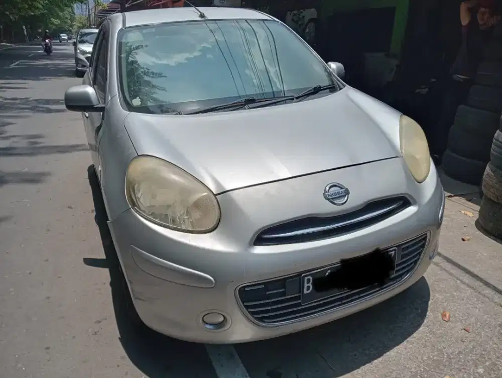 Nissan march 2011
