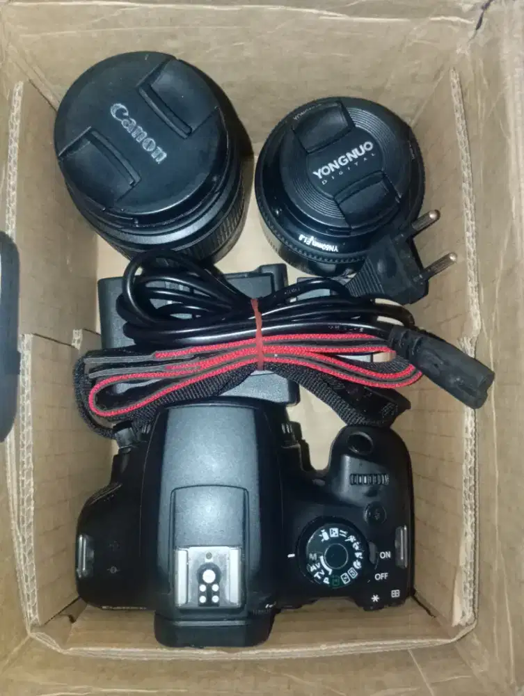 Kamera Canon 1300D+lensa kit & lensa fix fullset lcd jernih
