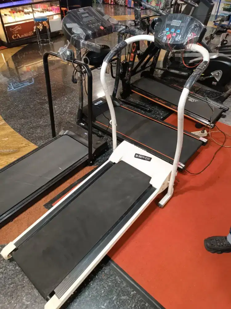 Treadmill elektrik bekas display toko