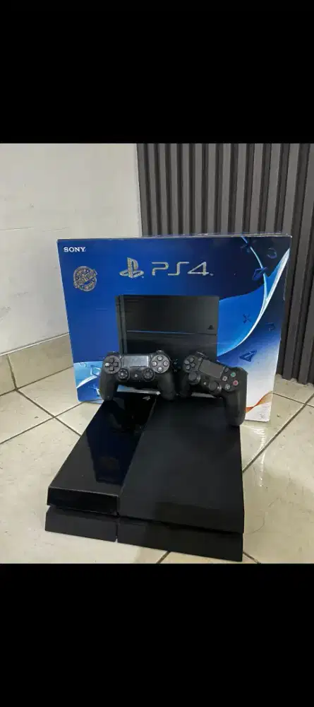 PS 4 FAT 500GB
2 Stik