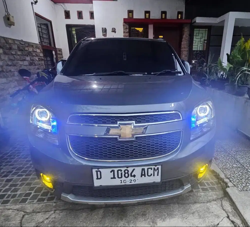 Chevrolet Orlando 1,8 AT Matic (Abu Metalik)