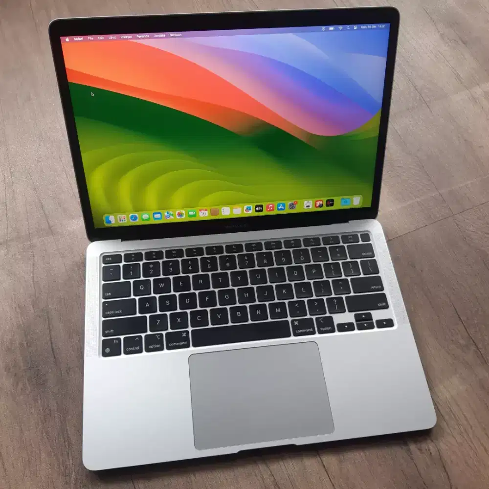 Macbook air m1 2020 ram 16gb ssd 256gb silver mulus bisa cod