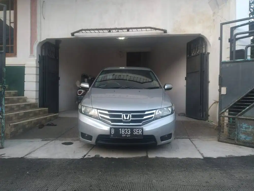 Dijual Honda City 2013 Silver – Kondisi Terawat