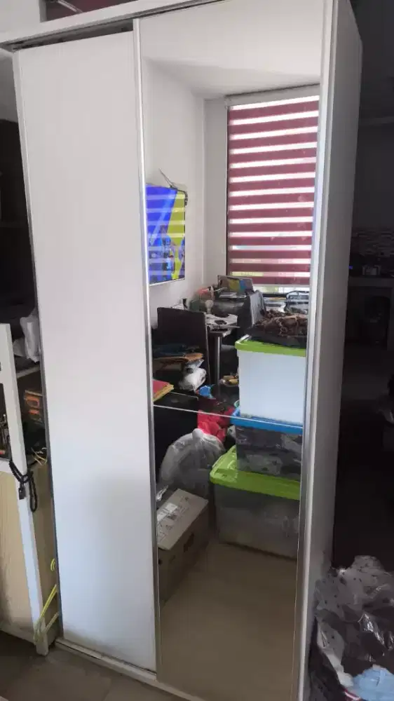2 Lemari Pakaian Bekas