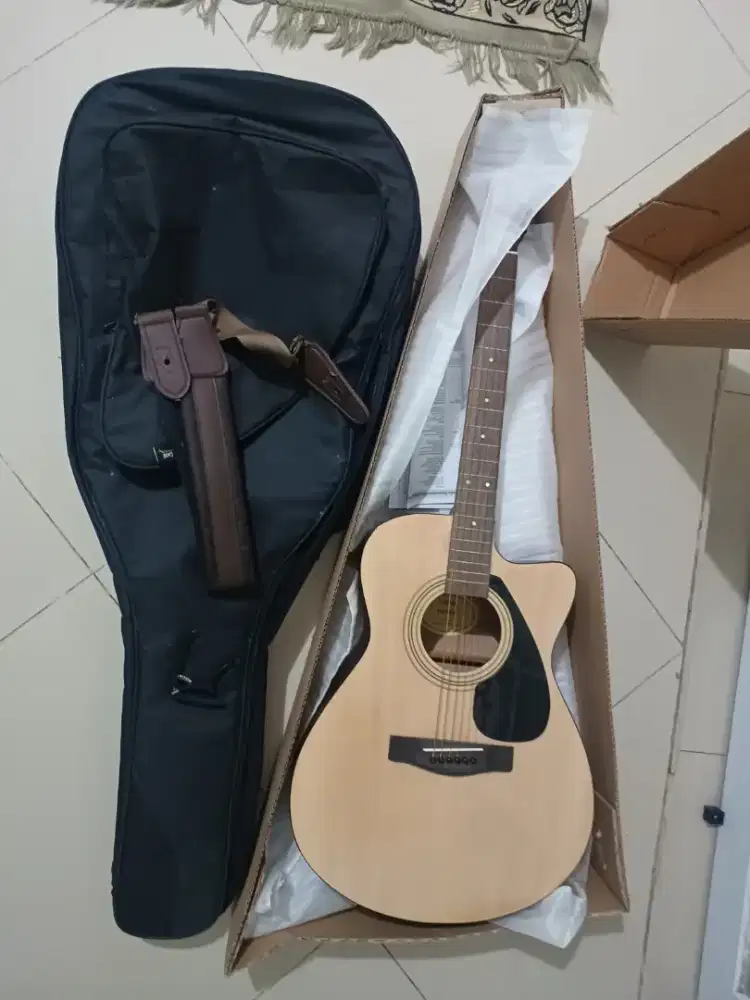 Dijual Gitar Yamaha Fs100c