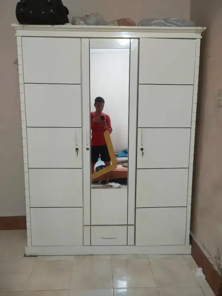 lemari pakaian tempahan