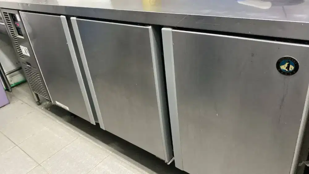 Undercounter freezer 3 pintu mulus original