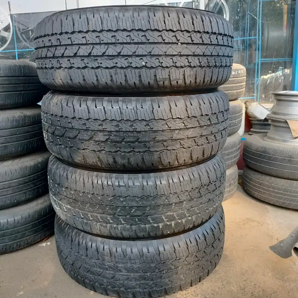 Ban Bridgestone AT 265/65 R17 kondisi 98% tahun 2025 4pcs