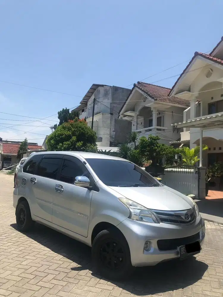 Daihatsu xenia R mt / manual 2015