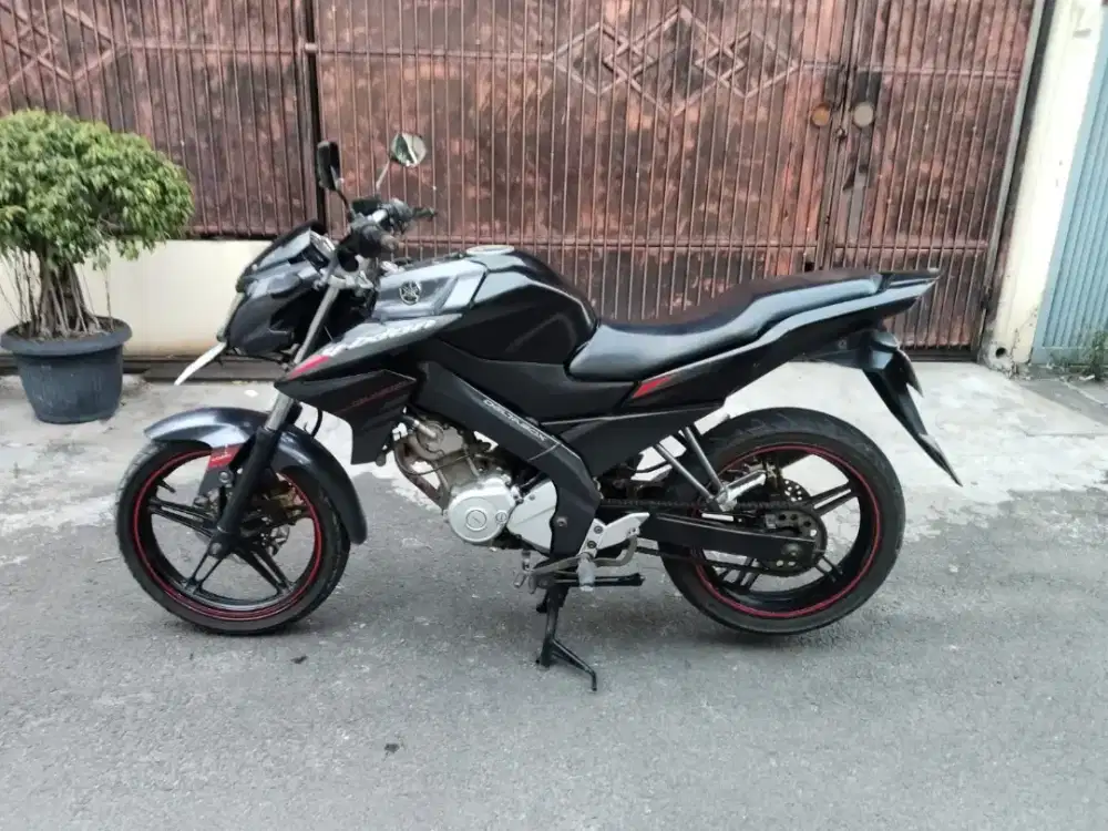 Yamaha Vixion 150cc thn 2015 mesin halus pajak panjang plat 2030 orian