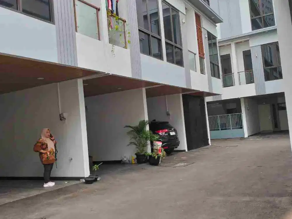 Di jual rumah 2 lantai di Johar Baru Jakarta pusat lokasi strategis bebas banjir