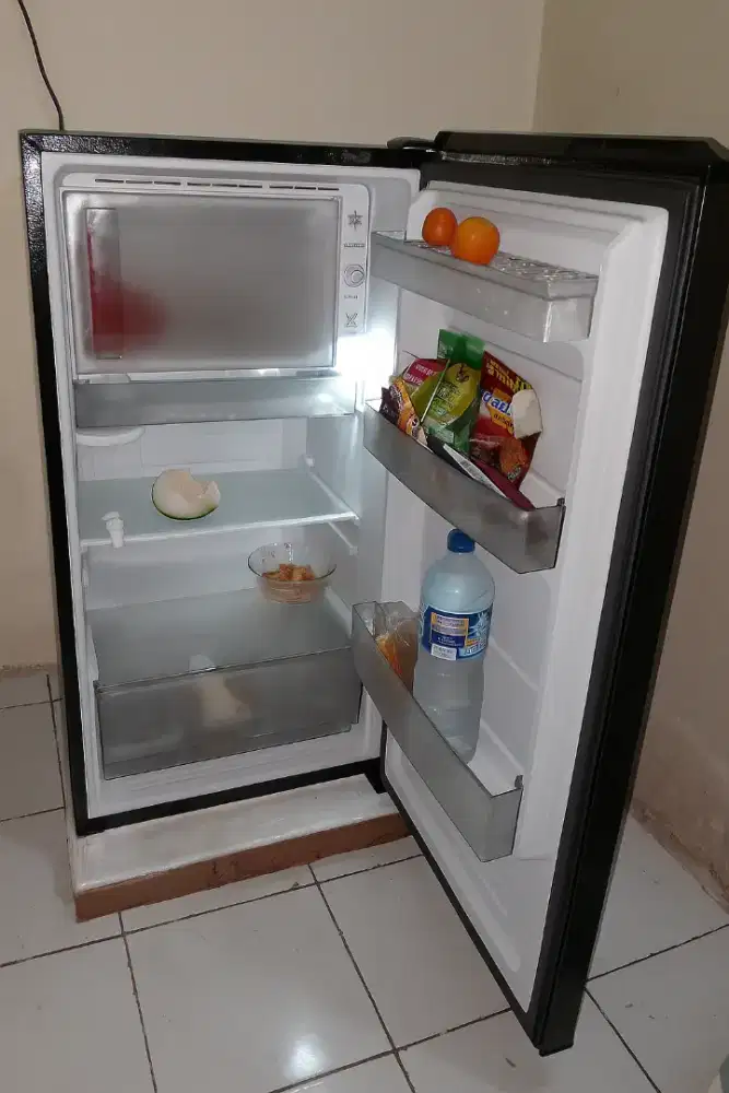 Di jual kulkas 1 pintu 1,6jt nego