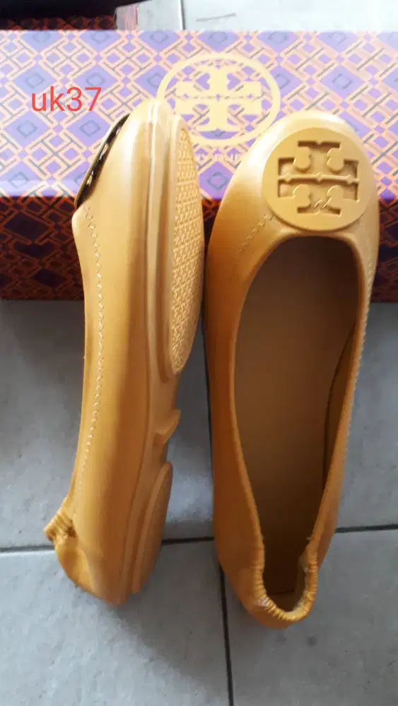 Sepatu dan sandal import